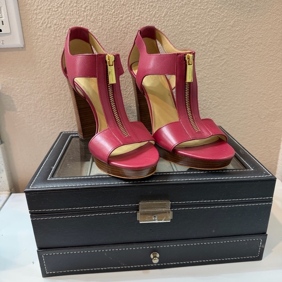 Michael Kors Magenta Leather T-Strap Heeled Sandals with Gold Zipper - Picture 2 of 7